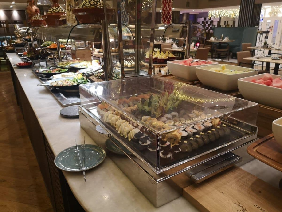 Jantar no The Courtyard (anteriormente Ulu Ulu Dinner)