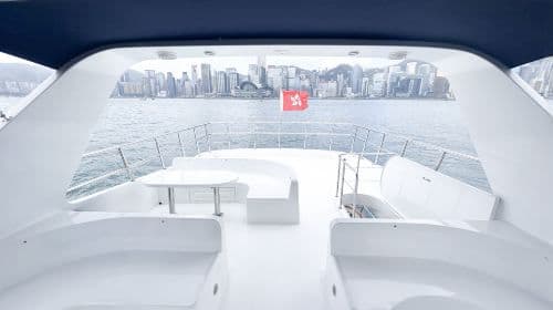 Hong Kong Charter Cruise: A Must-Have for Business Receptions: Experience a Western-Style Yacht Transport Passes
