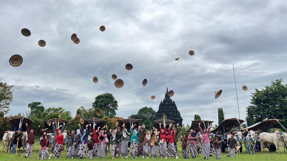 Gerobak Sapi Tour Prambanan