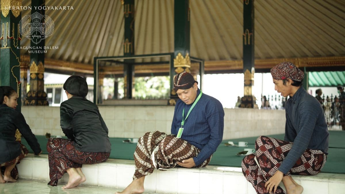 Abdi Dalem Experience