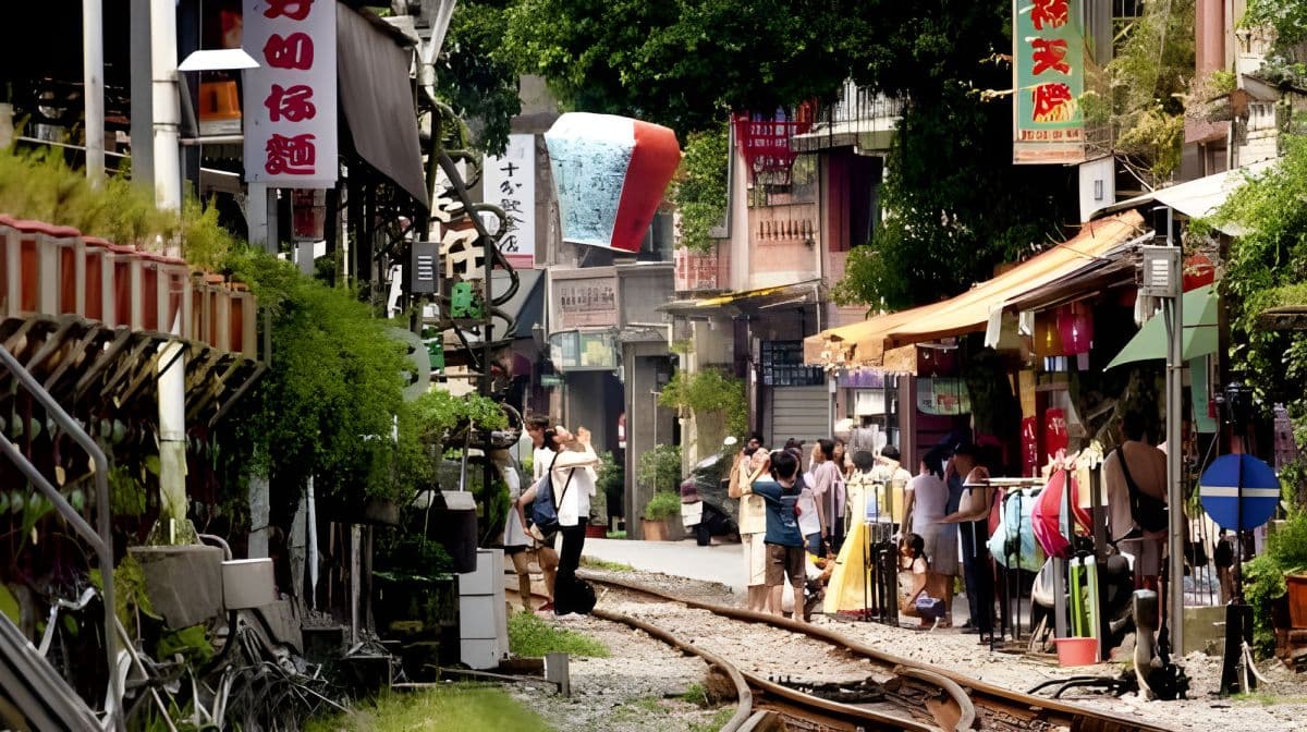 Private Jiufen & Pingxi Day Tour with English-Speaking Guide