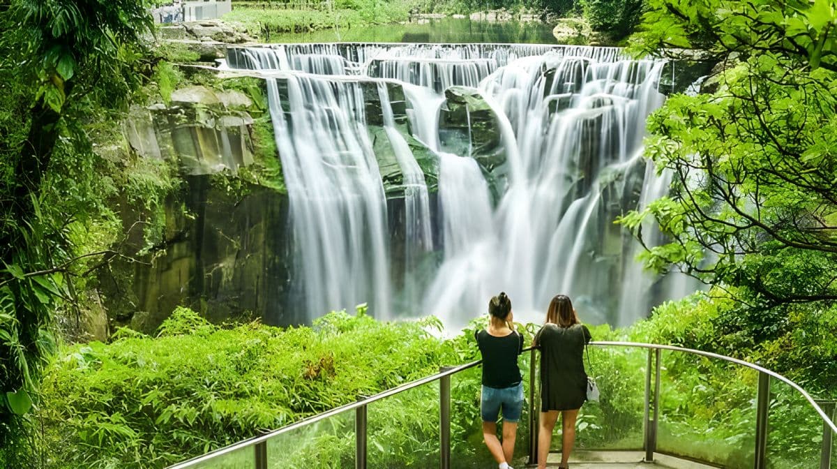 Private Jiufen & Pingxi Tagestour mit englischsprachigem Reiseleiter