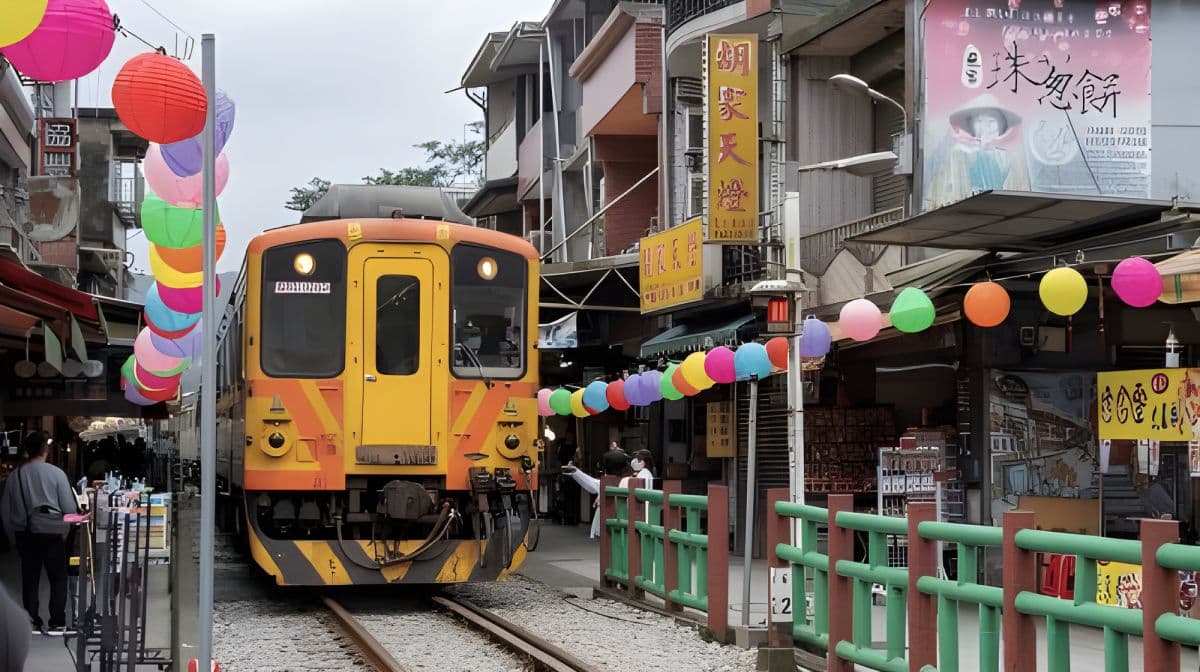 From Taipei: Shifen, Jiufen, and Yehliu Geopark Day Tour Day Tours