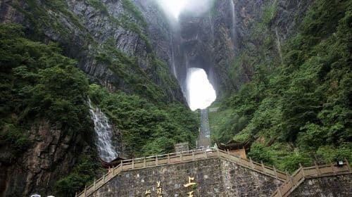 Excursão de um dia em Zhangjiajie: Montanha Tianmen, Sky Walk e Tujia Custom Park