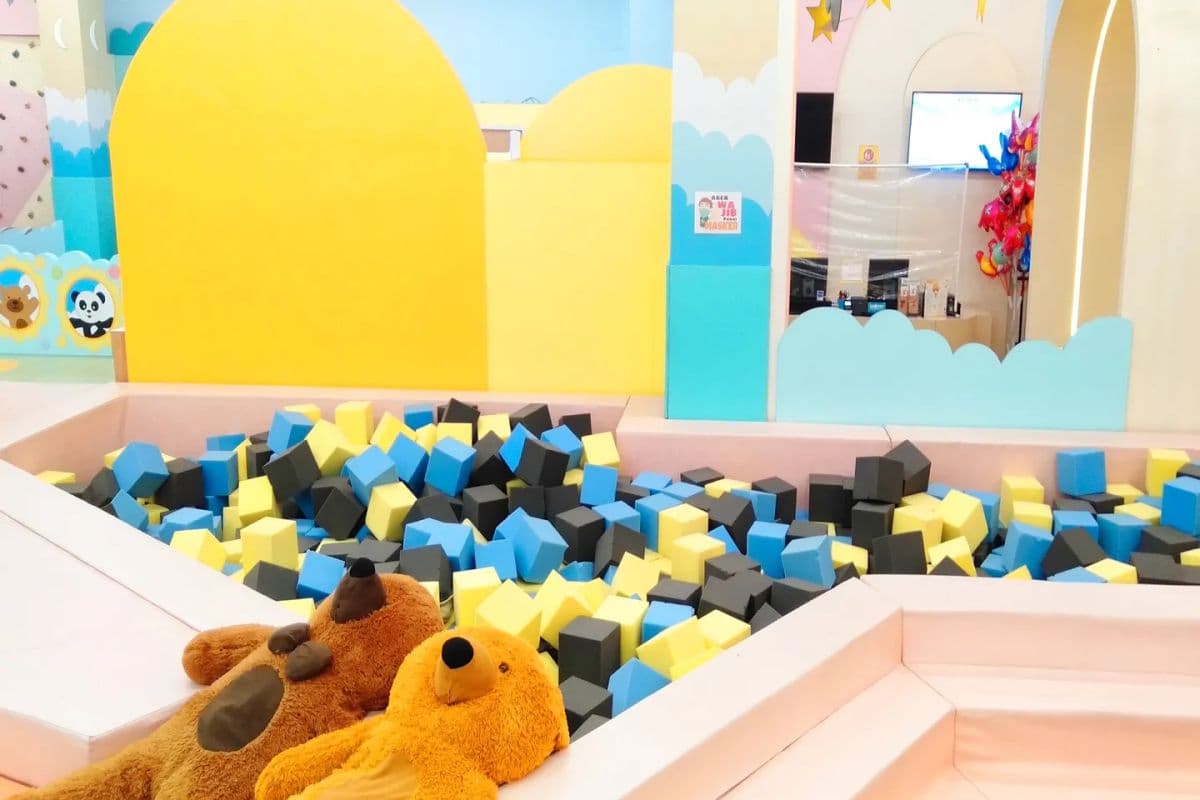 Hooray Paris Van Java