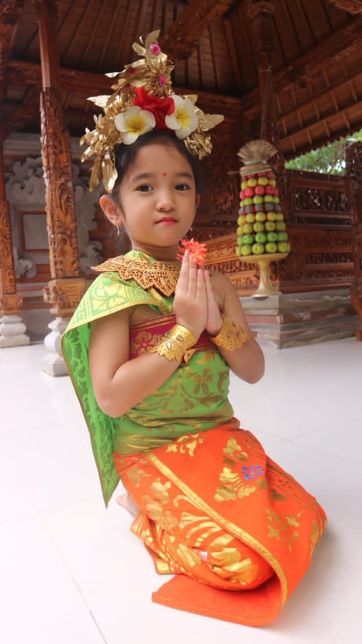 Balinese Custome Seraya Budaya Singapadu Ubud