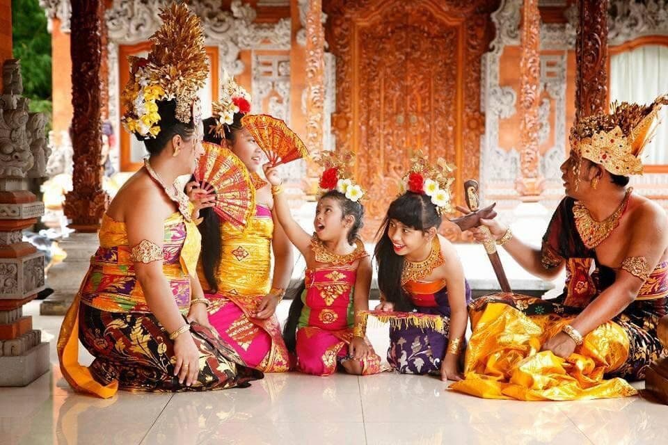 Balinese Custome Seraya Budaya Singapadu Ubud