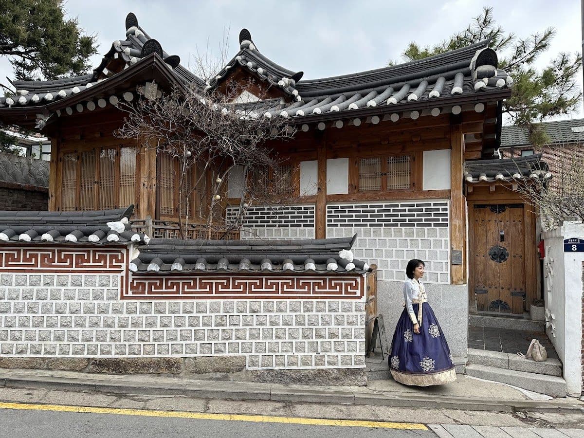 Półdniowa wycieczka po Seulu: Pałac Gyeongbokgung + Wioska Bukchon Hanok + Bugak Palgakjeong + Targ Gwangjang