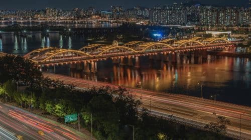 Najważniejsze atrakcje nocnego Seulu | Targ Gwangjang: Tradycyjne jedzenie uliczne i spacer z widokiem na rzekę Han