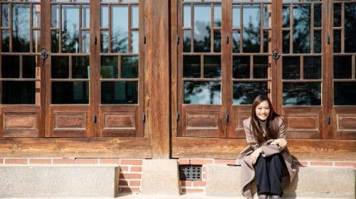 Seoul travel photography in South Korea[Pear Blossom Studio Outdoor Portrait Photography]
