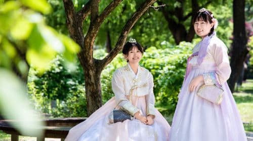 Seoul travel photography in South Korea[Pear Blossom Studio Outdoor Portrait Photography]