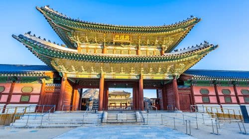 [From Seoul] one-day tour with shared tour private charter : Gyeongbokgung Palace, Bukchon, and Gwangjang Market Day Tours