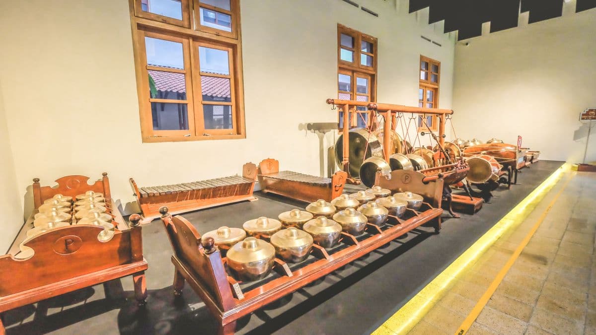 Galeri Lokananta - Musik Miles Films: 30 Tahun Mendengar Terdengar