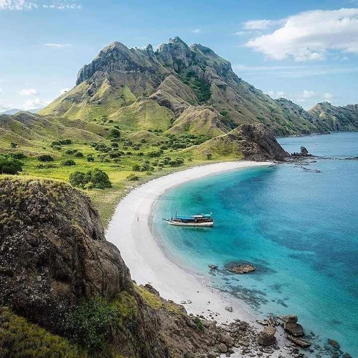 Explore Komodo Island Tour by East Cruise Komodo