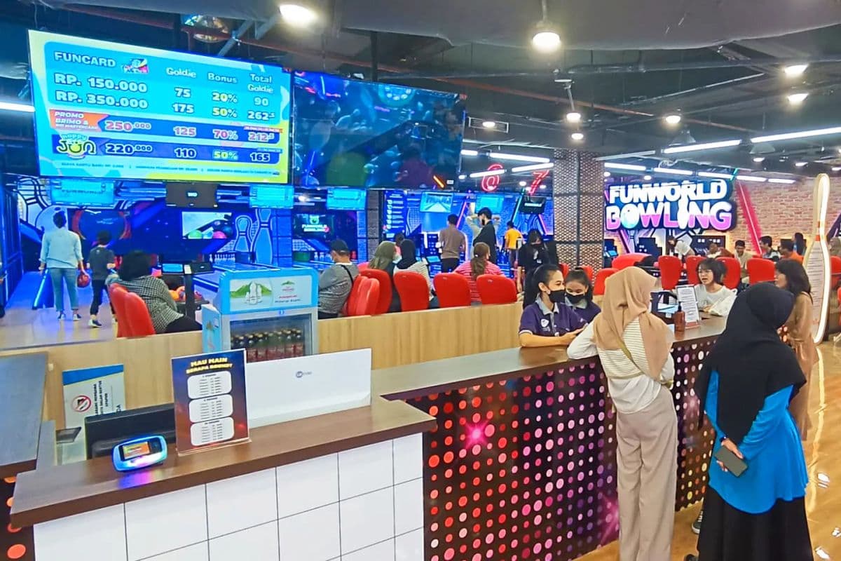 Funworld Bowling Botani Square Bogor