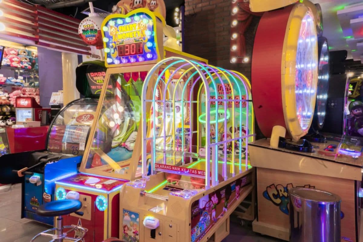 Funworld Bowling Botani Square Bogor