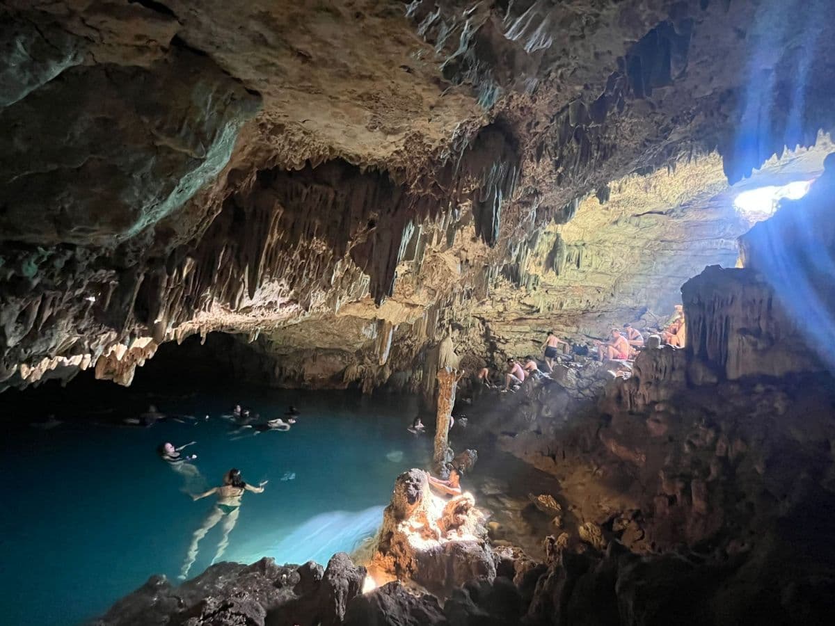 Halbtagestour zur Sand Island und Rangko Cave ab Labuan Bajo