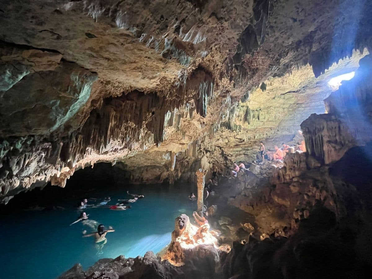 Halbtagestour zur Sand Island und Rangko Cave ab Labuan Bajo