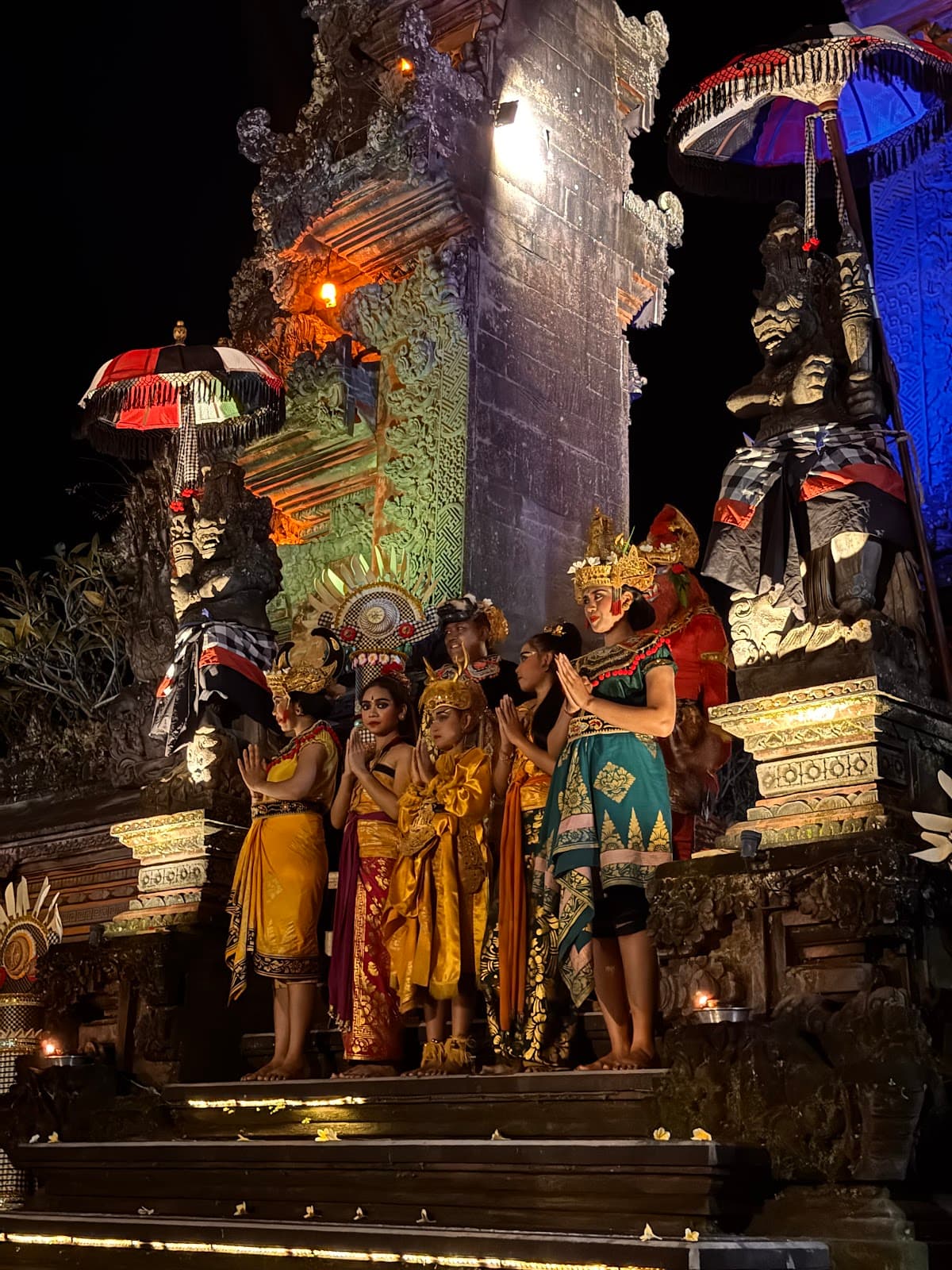Kecak & Fire Dance Show Seraya Budaya Singapadu Ubud