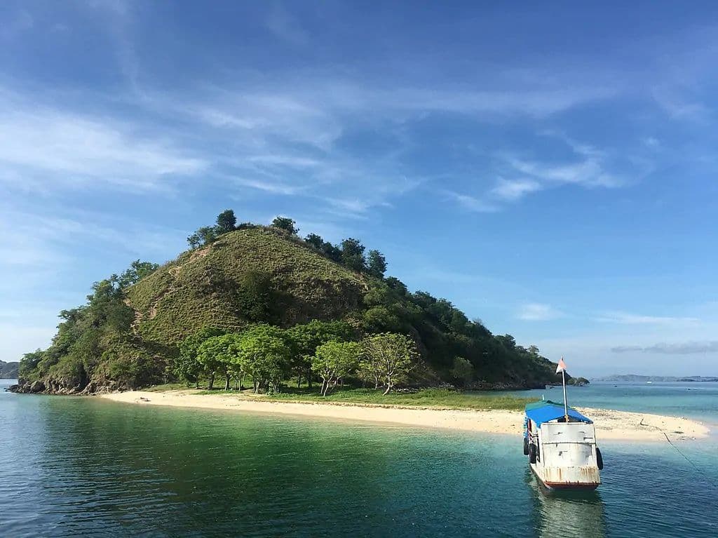 Land Tour Labuan Bajo BY East Cruise