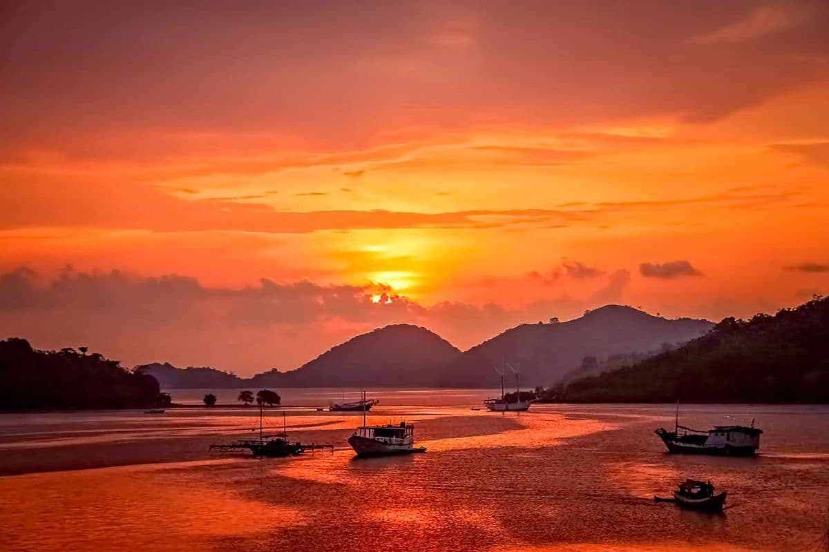 Land Tour Labuan Bajo BY East Cruise