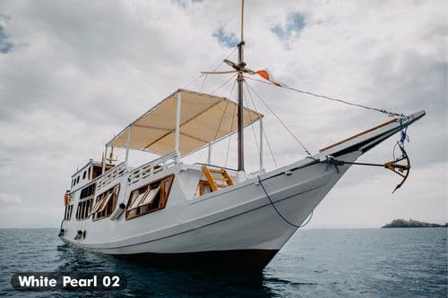 Marine Tourism :  Phinisi White Pearl 02