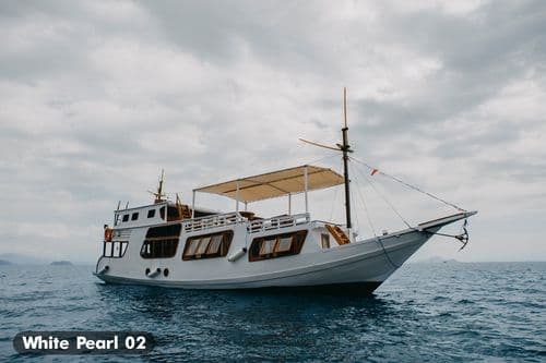 Marine Tourism :  Phinisi White Pearl 02