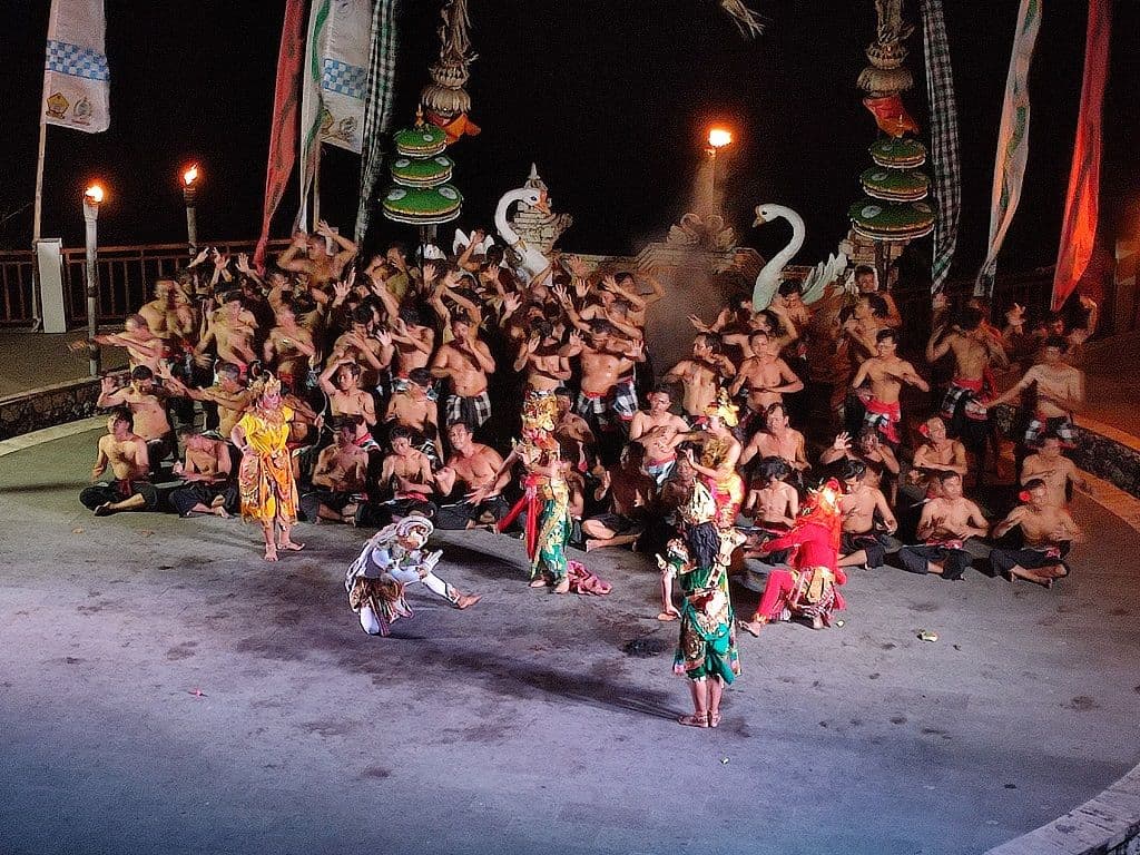 Spettacolo di Danza Kecak a Melasti Beach