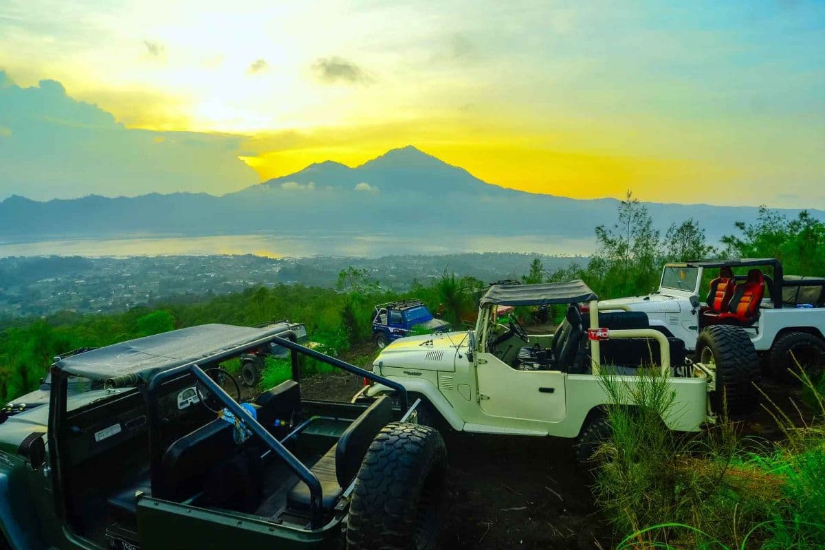 Mt. Batur Sunrise Jeep Experience & Cycling Tour door Bali Volcano Jeep