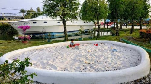 Landu Tourist Factory