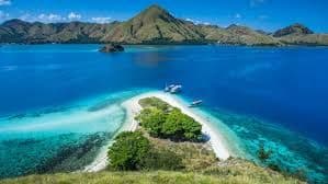 Sunset Trip Labuan Bajo By East Cruise