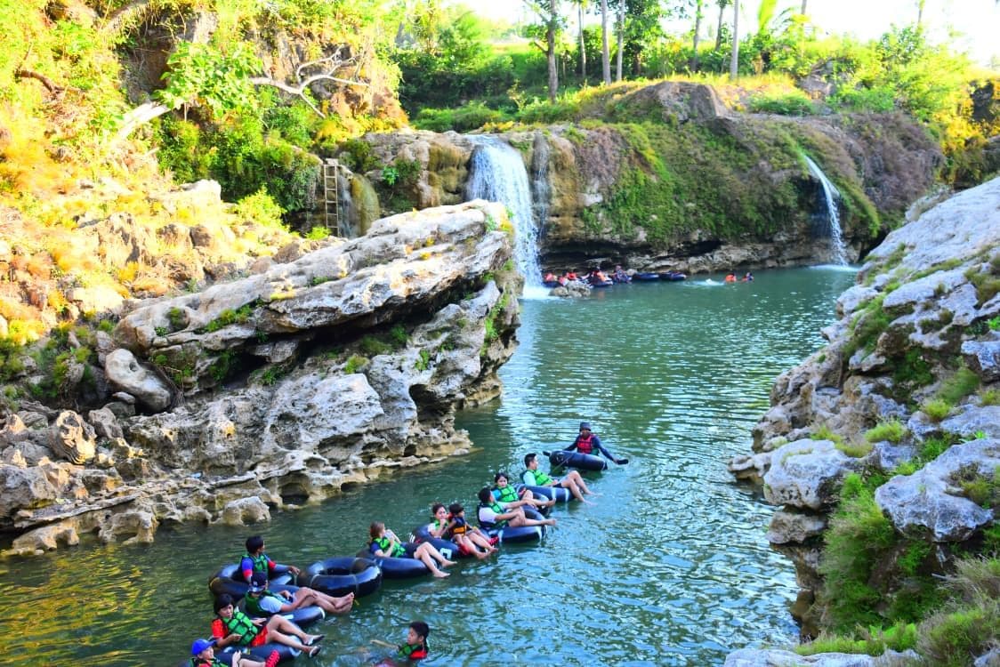 Tubing Sungai Oyo
