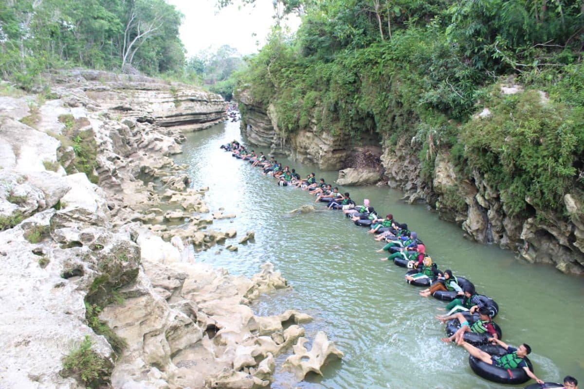 Tubing Sungai Oyo