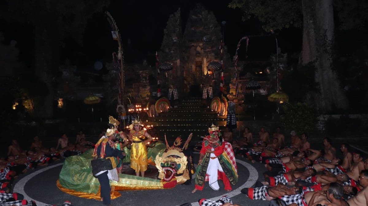 Tradycyjny taniec Kecak w Ubud