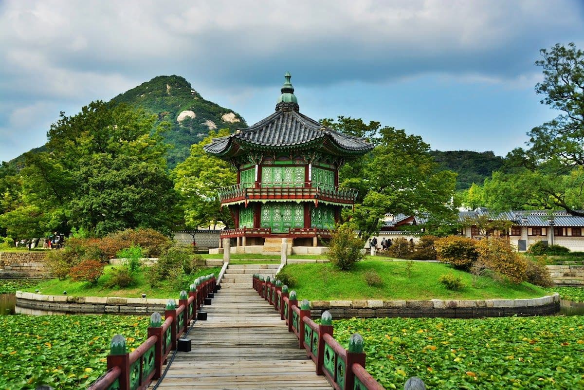 Gyeongbokgung Palace Travel Photography in Seoul, South Korea[Professional snapshot experience to make memories at Gyeongbokgung Palace in Seoul]