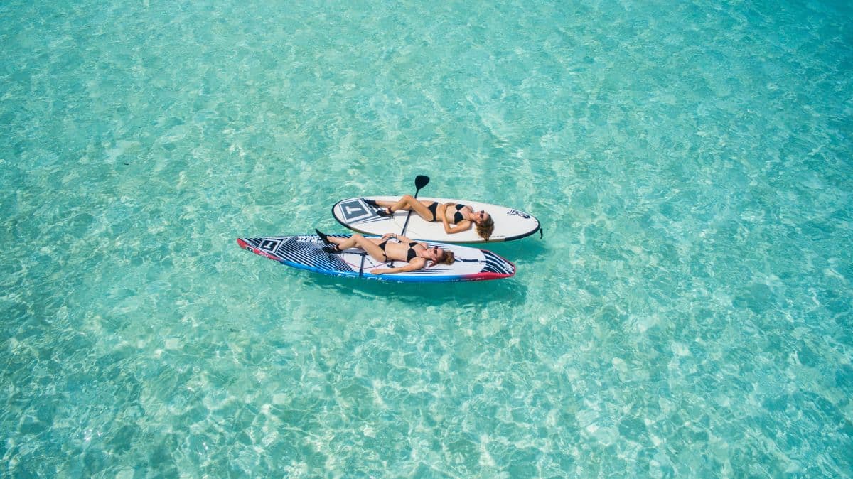 Stand-up paddleboarden - Ola Beach Club
