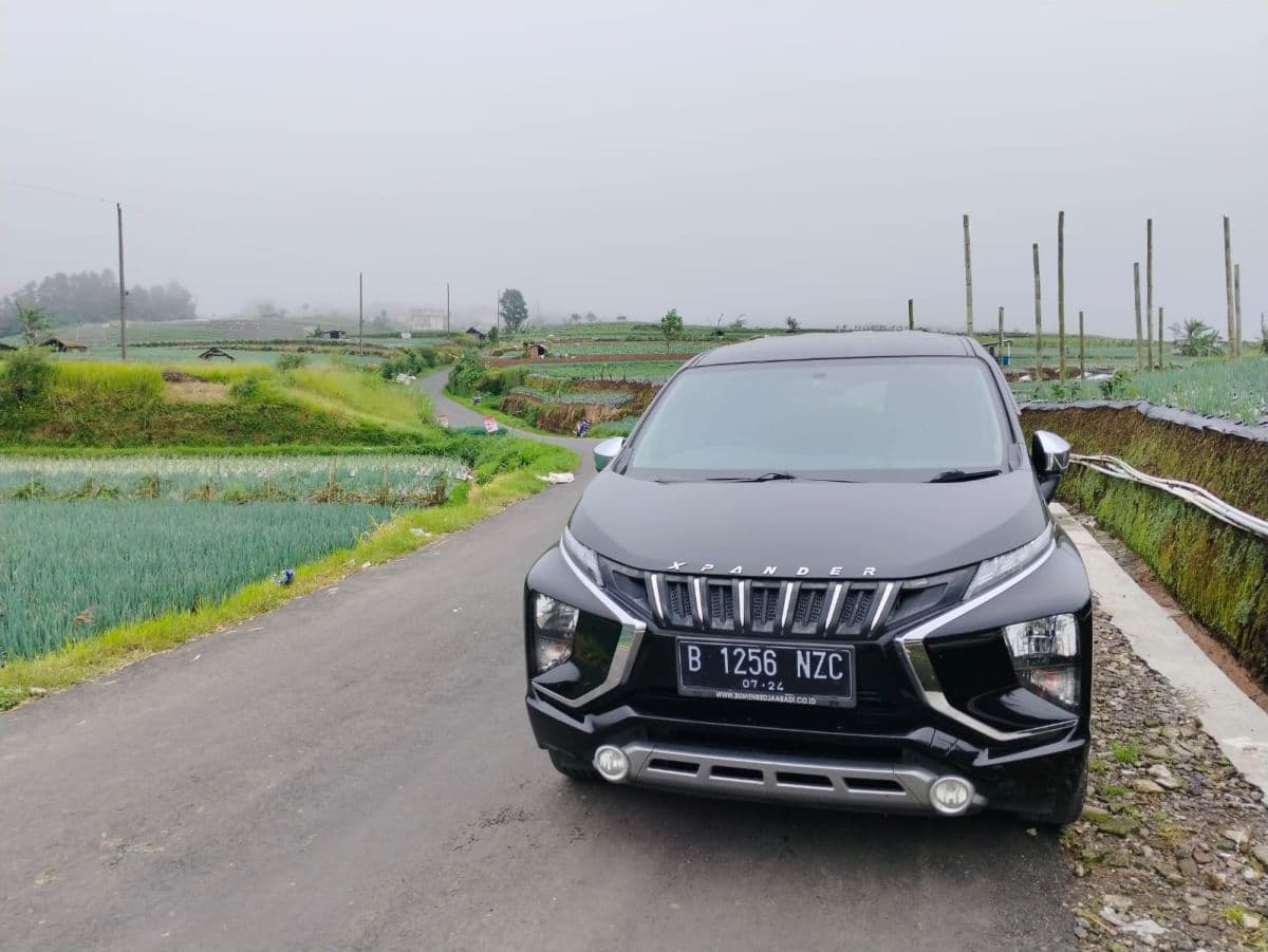 Location de voiture à Yogyakarta + Chauffeurs (12 heures)