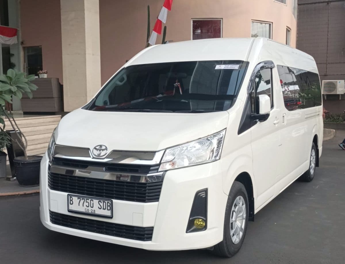 [TICKET] TRANSPORTE HIACE PREMIO 14 LUGARES JACARTA-CILETUH  UM DIA  16 HORAS DE USO