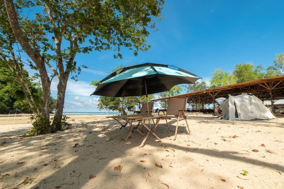 Arte, Onde e Relax: Fuga di un'intera giornata al Borneo Summer Bay Tour a Kota Kinabalu