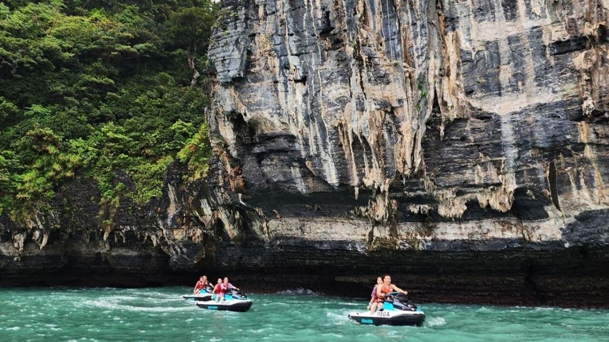Dayang Bunting Island Tour by Jet Ski