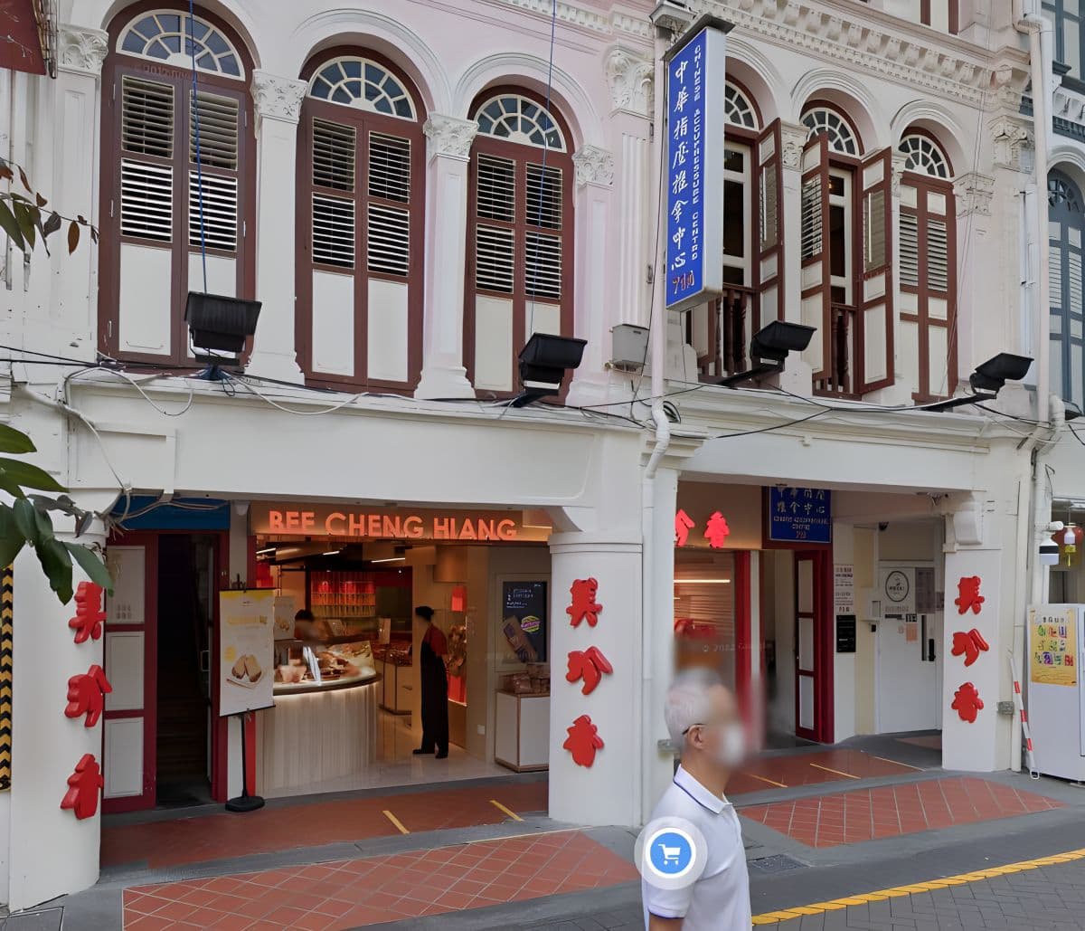 Singapore Foodie Experience with 5 Tastings Private Evening Guided Tour