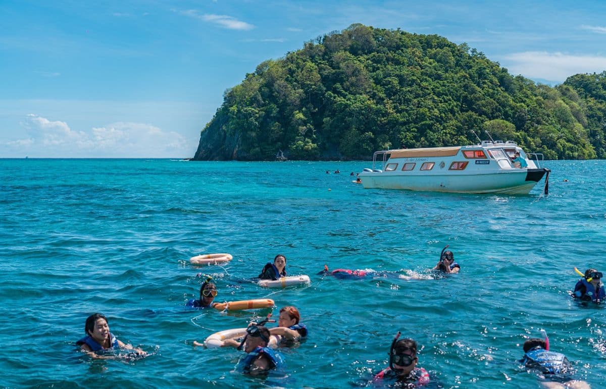 Mantanani island 2D1N Snorkeling Trip with Full Board Meal