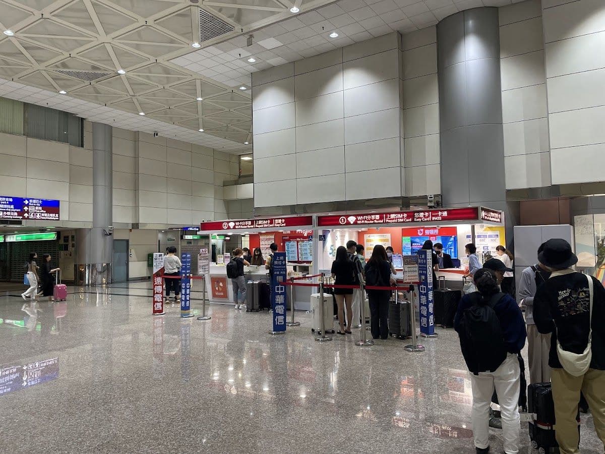 Imprescindible para viajes autoguiados por Taiwán | Solo para no residentes en Taiwán | Billete de MRT del Aeropuerto de Taoyuan + Tarjeta SIM de internet ilimitado de Chunghwa Telecom (recogida en el Aeropuerto Internacional de Taoyuan)