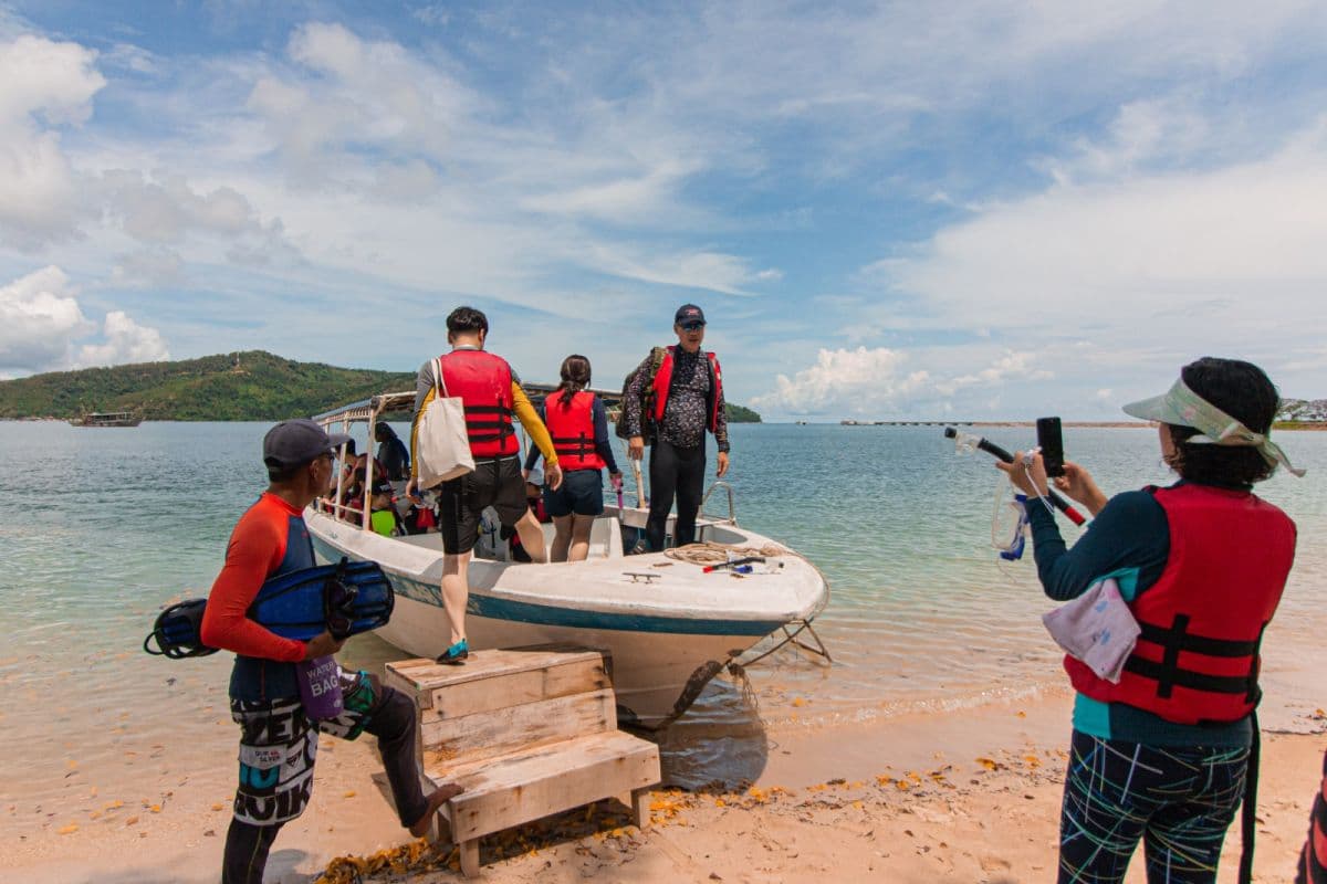 MoonBay Island Snorkeling / Diving 1 Day Tour