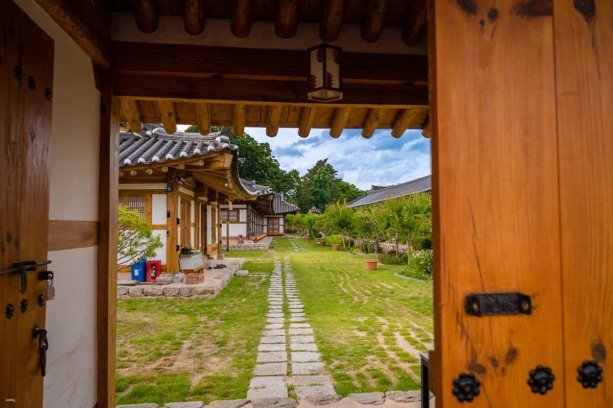 Gyeongju One-Day Tour: Hwangridan-gil, Daereungwon, Bulguksa, Gyochon Village, Donggung Palace, and Wolji Pond | South Korea