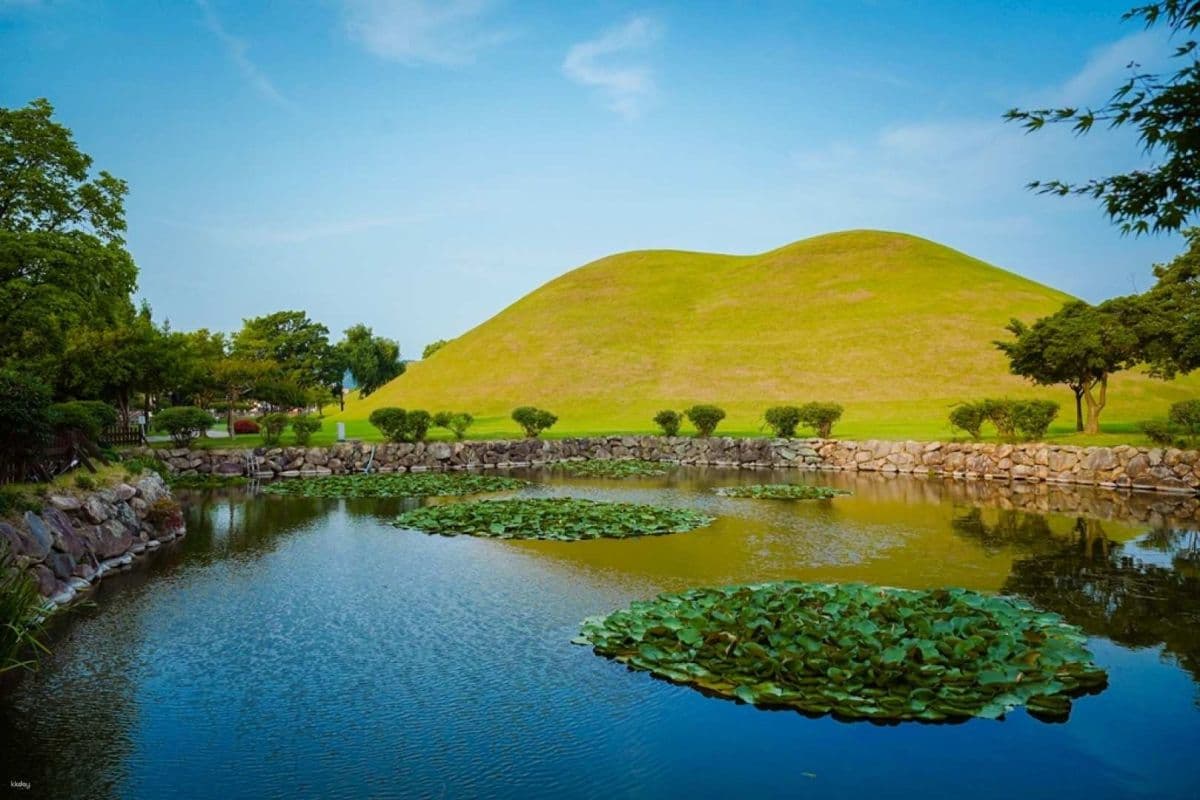 Gyeongju One-Day Tour: Hwangridan-gil, Daereungwon, Bulguksa, Gyochon Village, Donggung Palace, and Wolji Pond | South Korea