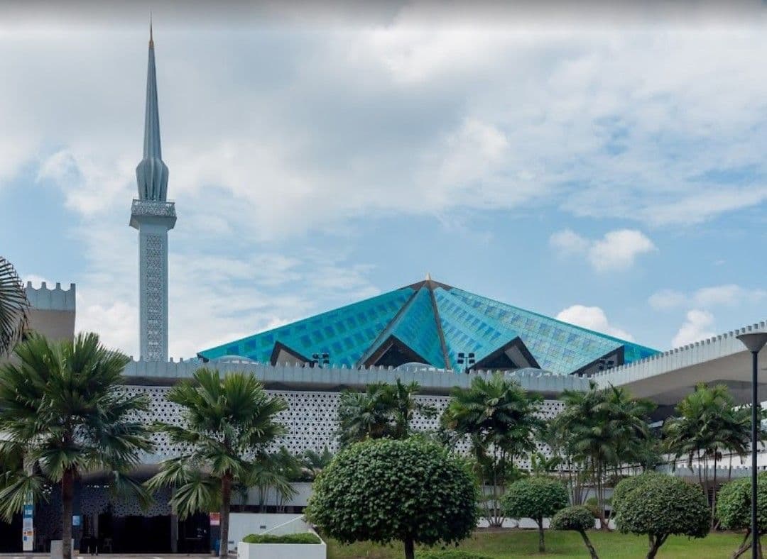 Private Batu Caves, National Mosque & Religious Tour with Bana Leaf Lunch