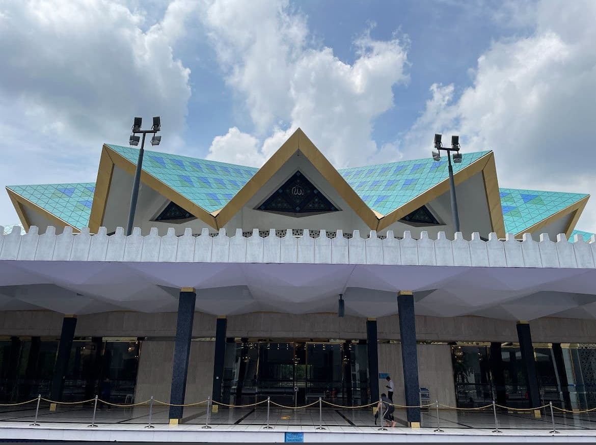 Private Batu Caves, National Mosque & Religious Tour with Bana Leaf Lunch