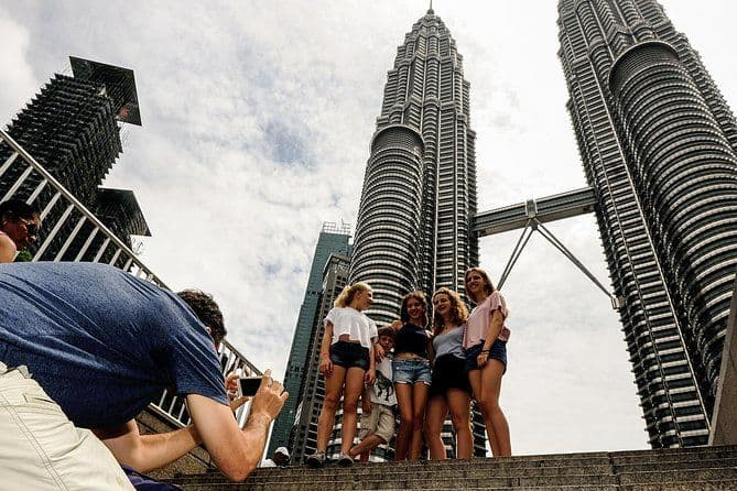 Bilet bez kolejki do Petronas Twin Towers: lunch i transfer w obie strony