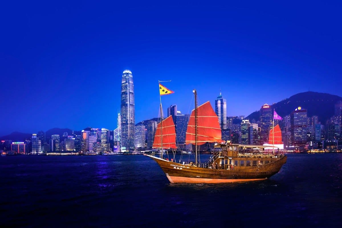 Aqua Luna Cruise in Hong Kong